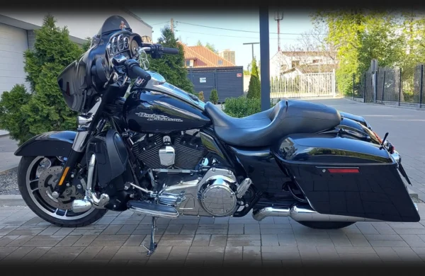 Street Glide z systemem audio od Mefiu Motorcycle Audio